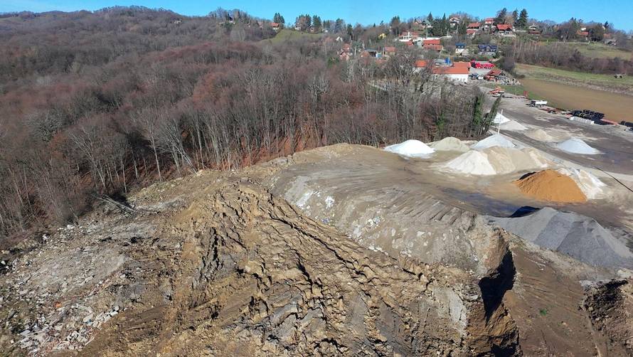 HDZ-ov načelnik je promijenio znak da osuđenik i porezni dužnik može bacati smeće u selu