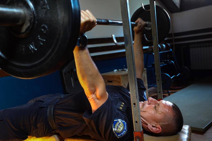 Krunoslav (45) je najspremniji policajac veteran: 'Svaki dan treniram barem  sat vremena'