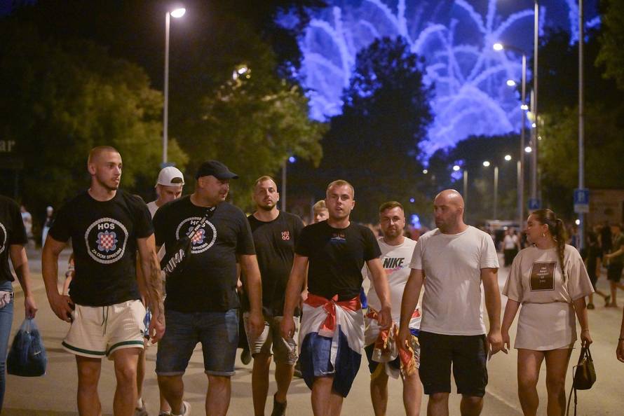 Zagreb: Završio je koncert Marka Perkovića Thompsona, kolone ljudi idu s hipodroma