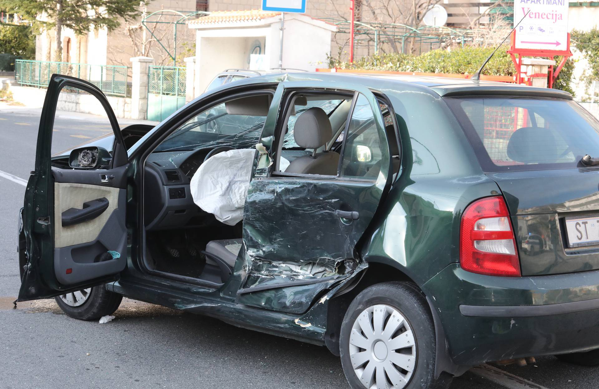 Tri automobila sudjelovala u prometnoj nesreći u Sumpetru