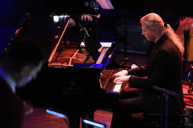 Zagreb: Jazz orkestar HRT-a i Miron Hauser uz osam istaknutih pijanista odali su počast Matiji Dediću 
