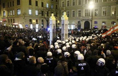 Policija prekinula skup Pegide u Beču: Najavili novi prosvjed
