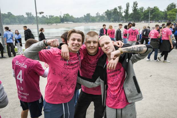 Zagreb: Kiša nije spriječila učenike da proslave kraj školovanja na Bundeku