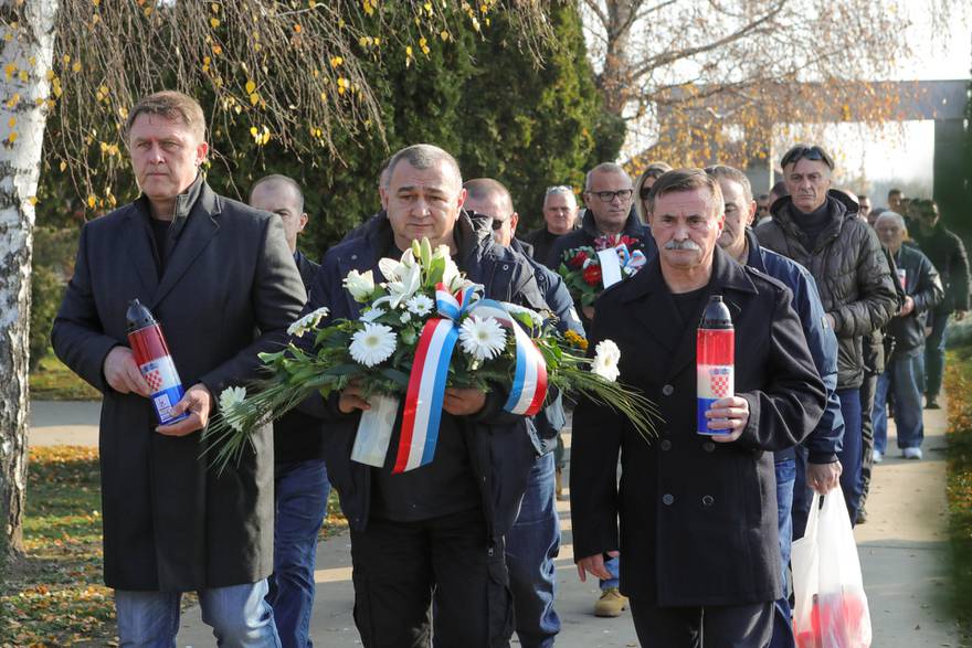 Borovo Selo - Otac ubijene Martine Stefancic prvi put odlazi na grob pokojne kceri koja je kao djevojcica ubijena u obiteljskoj kuci