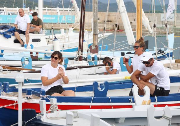 FOTO Čuvari stoljetne tradicije: Drveni brodovi utrkivali se na 'Regati za dušu i tilo' u Betini