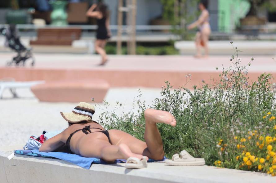 Split: 34 stupnja Celzijevih mnoge su Splićane natjerali na plaže