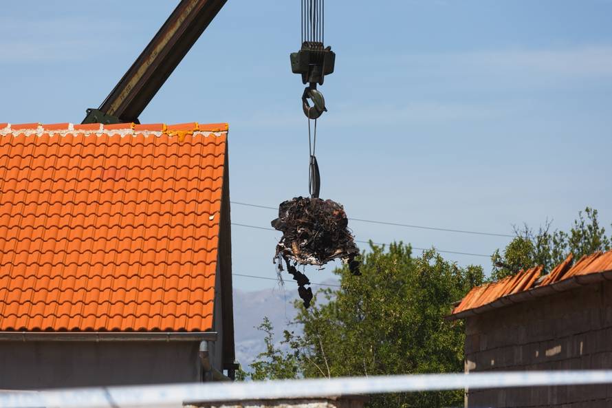 Biljane Donje: Vojskao dvezla vojni avion u bazu