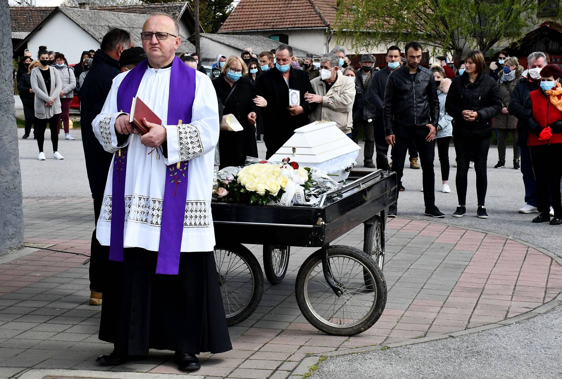 Dječak iz Zagreba napisao je dirljivo pismo umrloj curici: 'Da si barem bila moja sestra...'