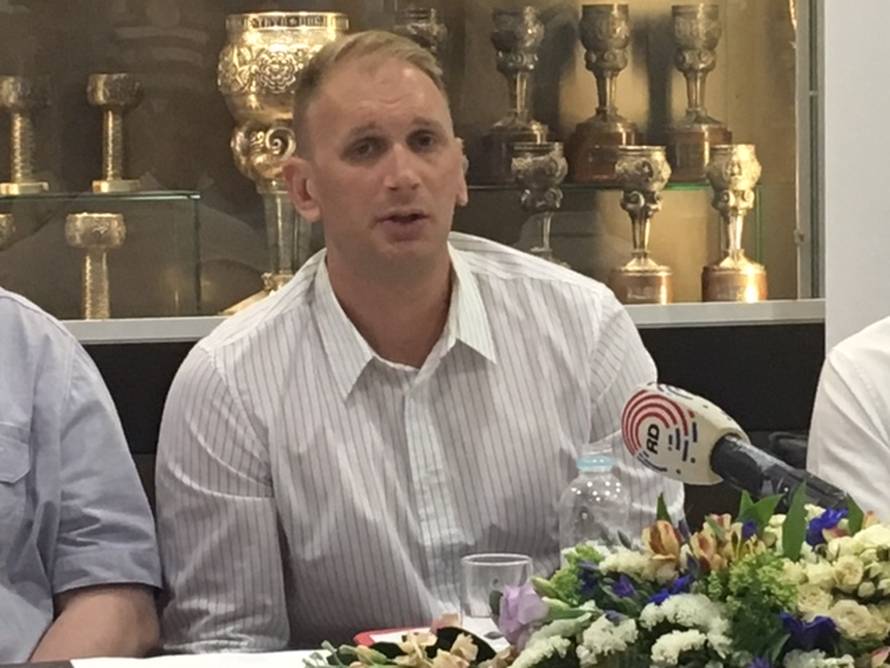 'Bili dres u boji': Svi dresovi Hajduka kroz povijest u knjizi