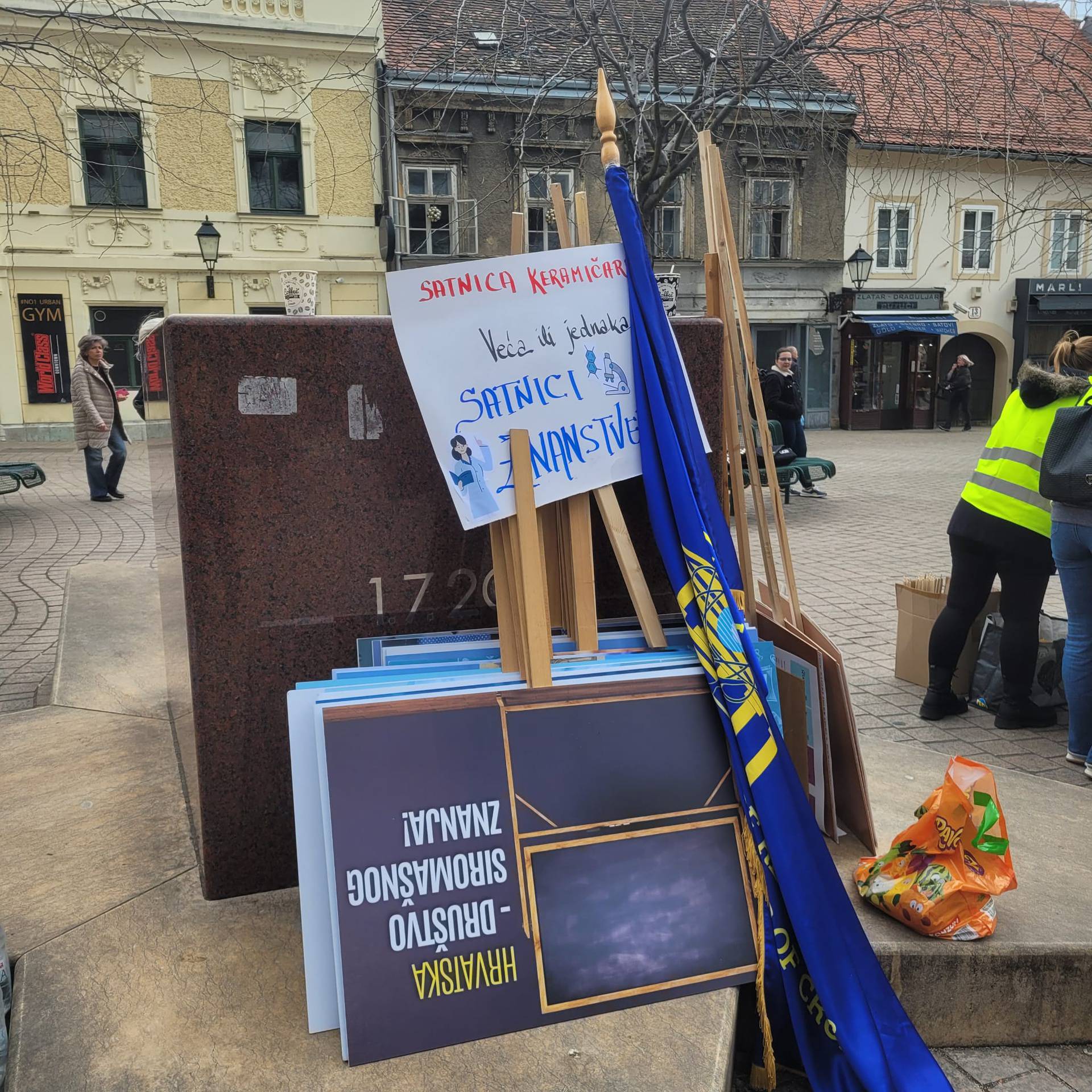 Veliki prosvjed nastavnika na Markovom trgu: 'Dostojanstvo želimo, a ne da nas gaze'