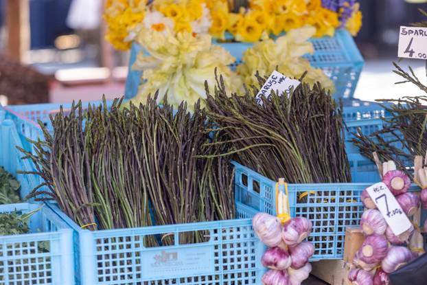 Pula: Cijene šparoga na gradskoj tržnici