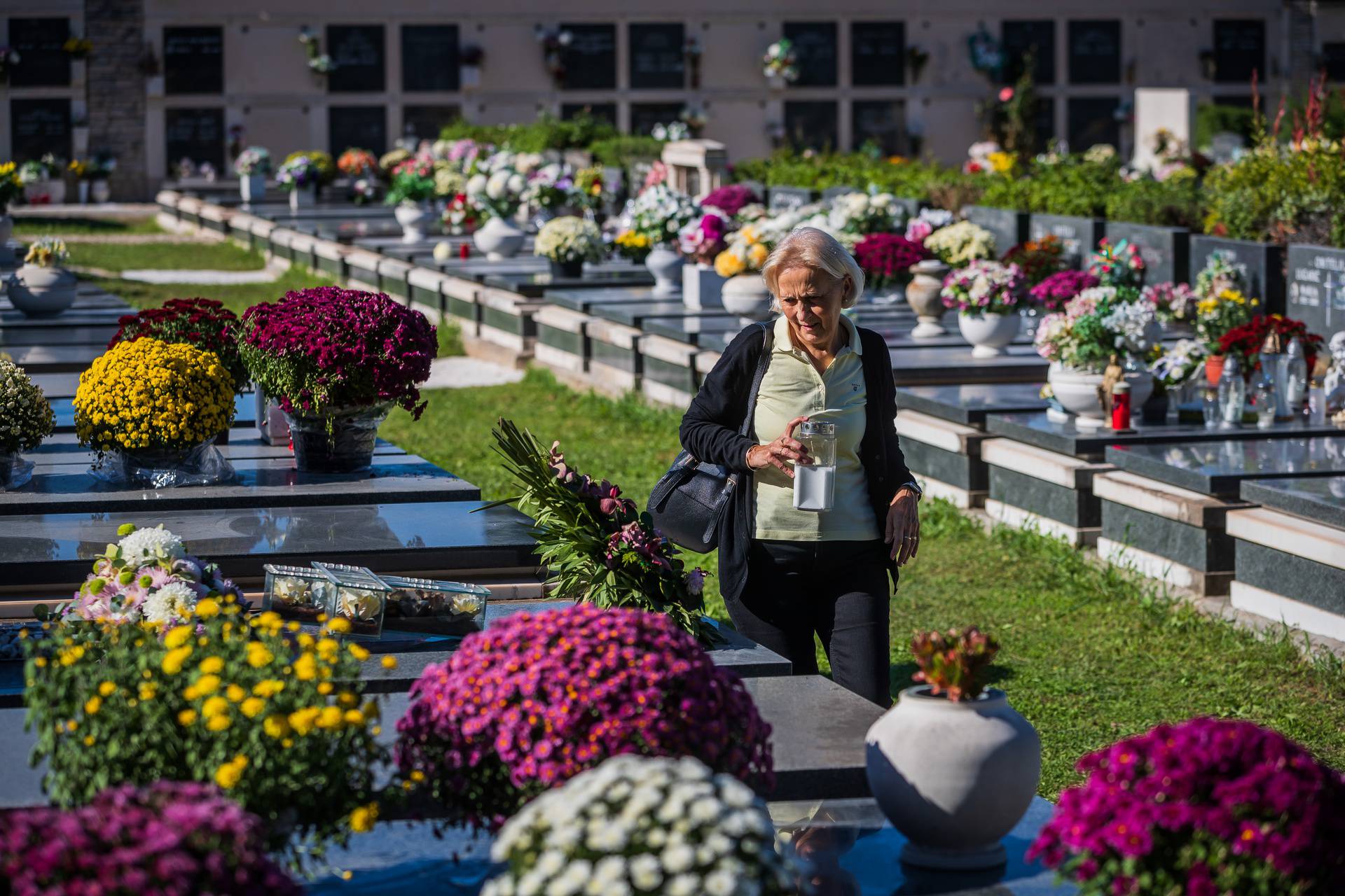 Splićani u obilasku grobova svojih najmilijih na groblju Lovrinac