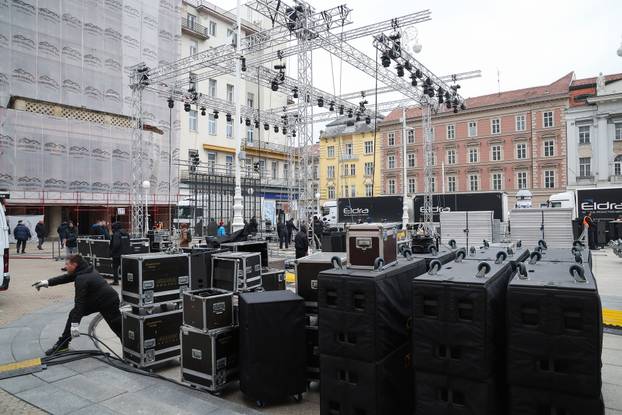 Zagreb: U tijeku je postavljanje bine na glavnom Trgu gdje će biti organiziran doček rukometaša