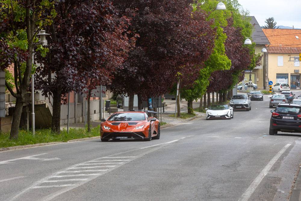 FOTO Kroz Gospić protutnjalo 50  nabrijanih Lamborghinija