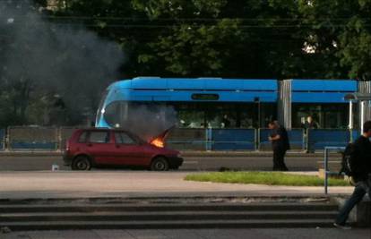 Zagreb: Fiat planuo dok je vozač 'čačkao' po motoru
