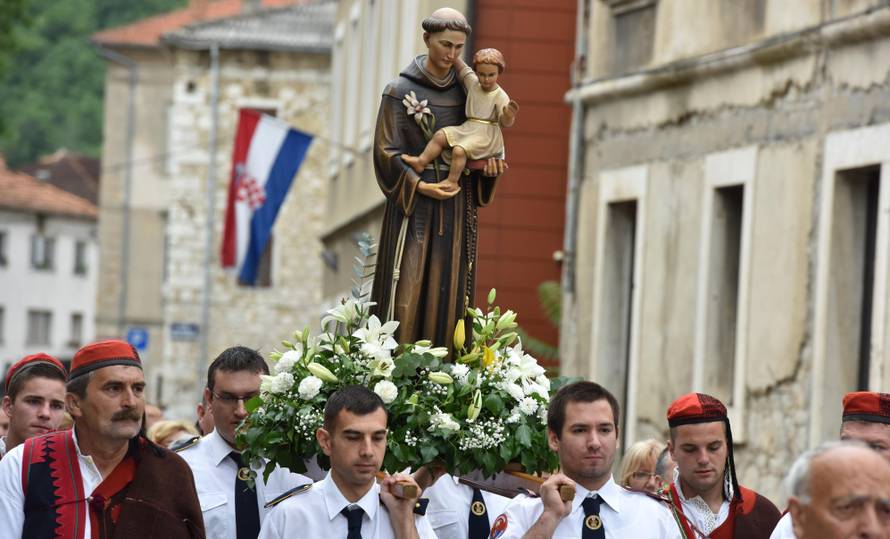 'Čime je osvojio ljude? E, da im nije pomogao, ne bi mu hrlili...'