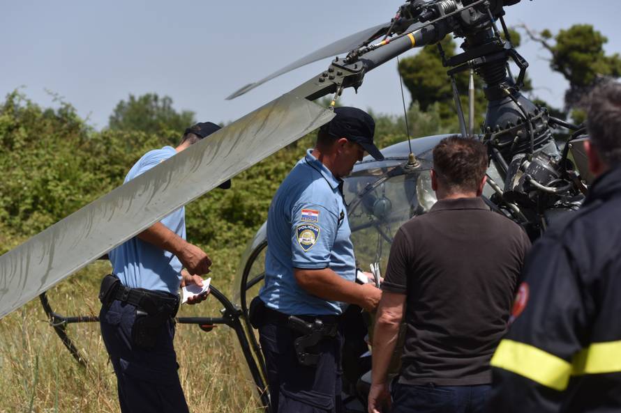 Dijelovi padali s helikoptera, prisebni pilot spasio putnike