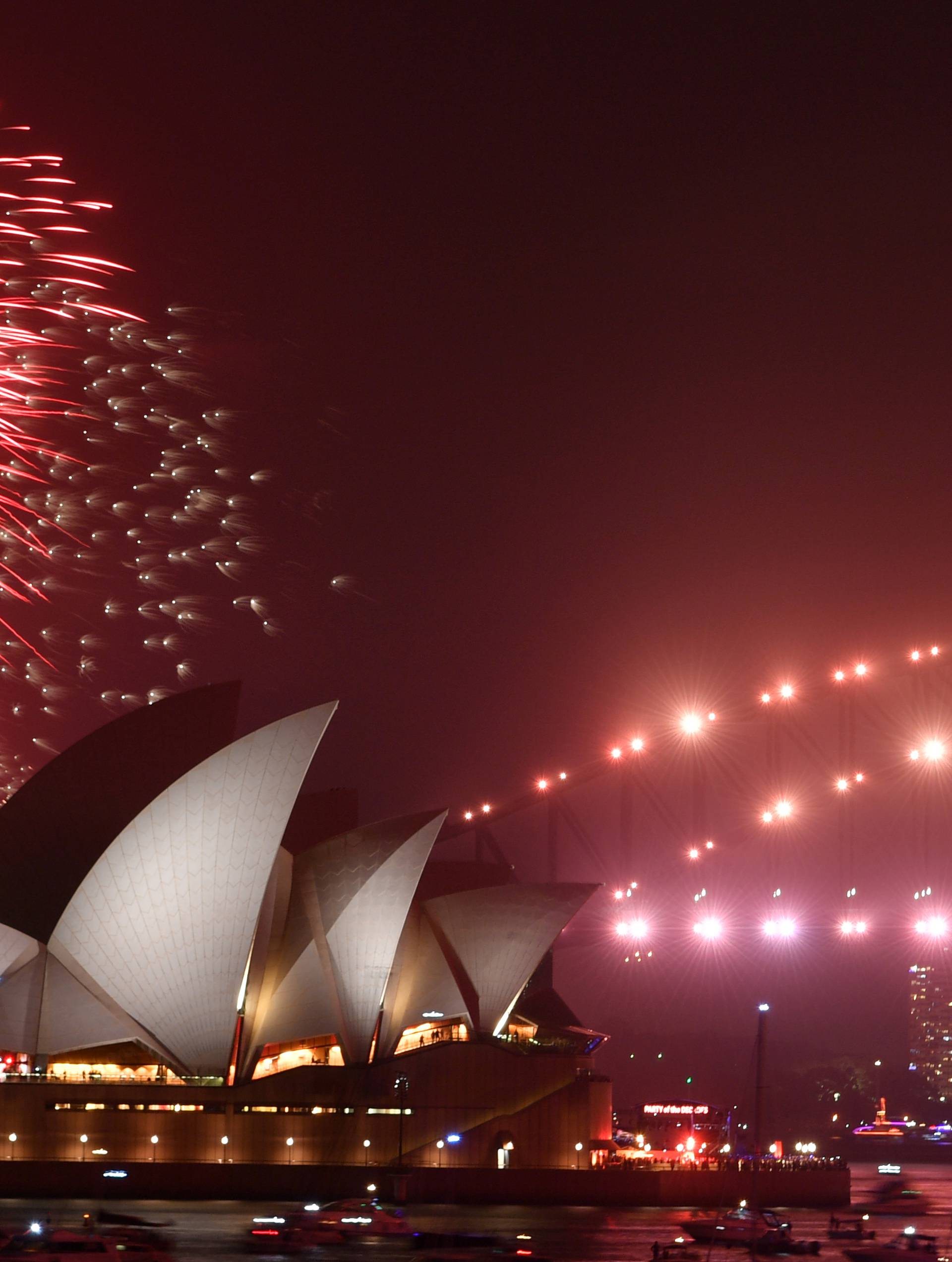 Pola svijeta već ušlo u Novu godinu uz vatromet i veselje
