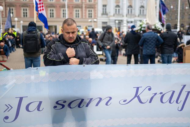 Muška molitva krunice svake prve subote u mjesecu na glavnom zagrebačkom trgu