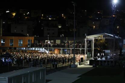 FOTO Nina Badrić i Tony Cetinski udružili snage i rasplesali cijeli Šibenik na 'Šubićevac liveu'...