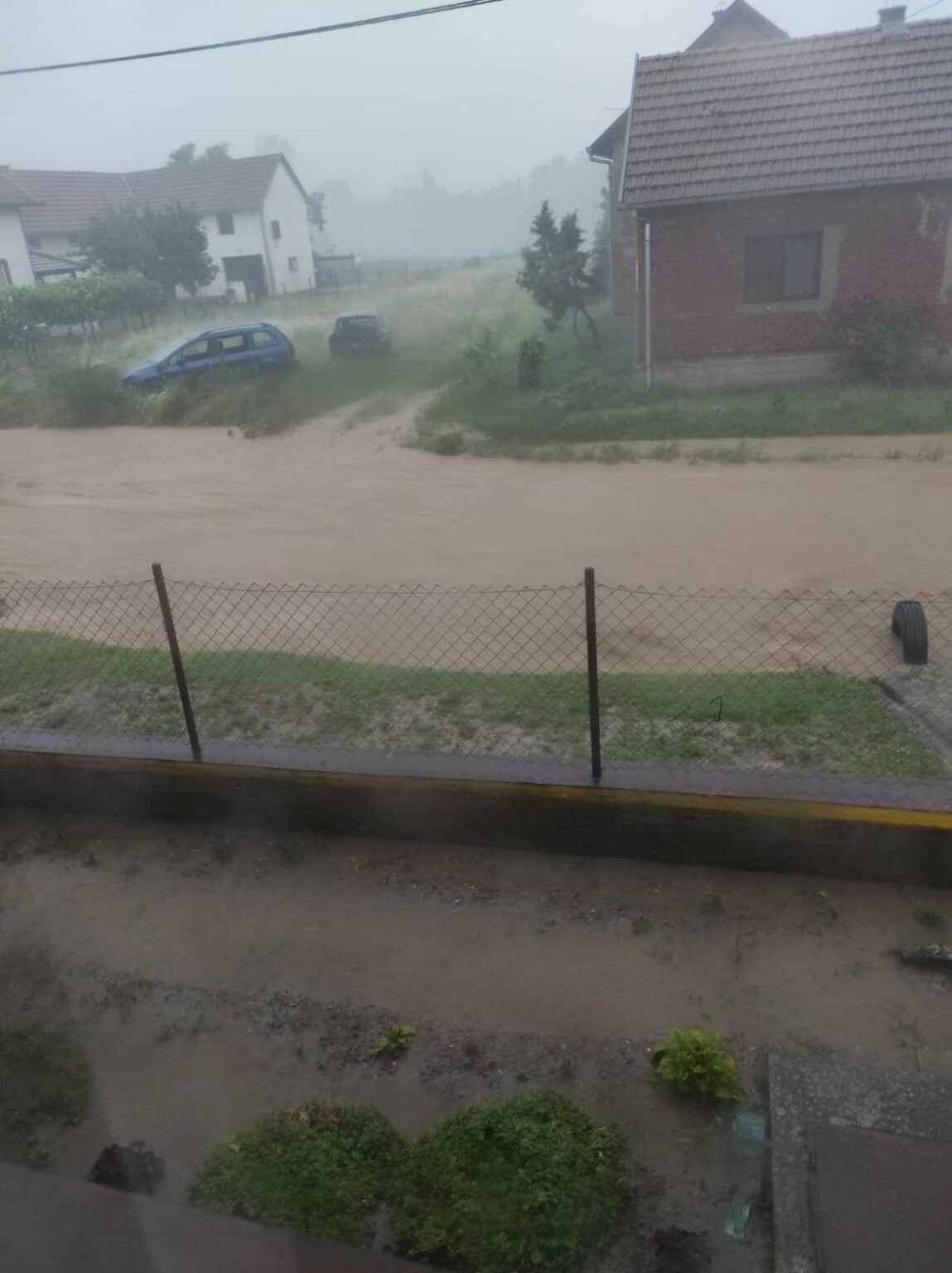 VIDEO Poplave i blatne bujice stvorile kaos kod Požege