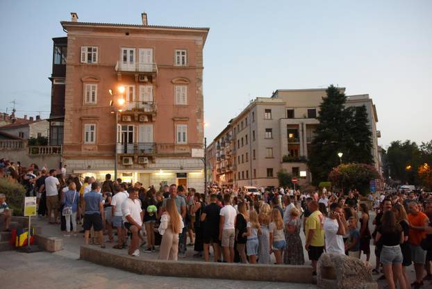 Pula: Prljavci napunili Arenu