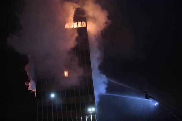 Zagreb: Pozar u Vjesnikovom neboderu