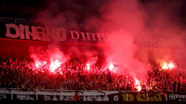 Atmosfera na Maksimiru na utakmici Dinama i Rijeke