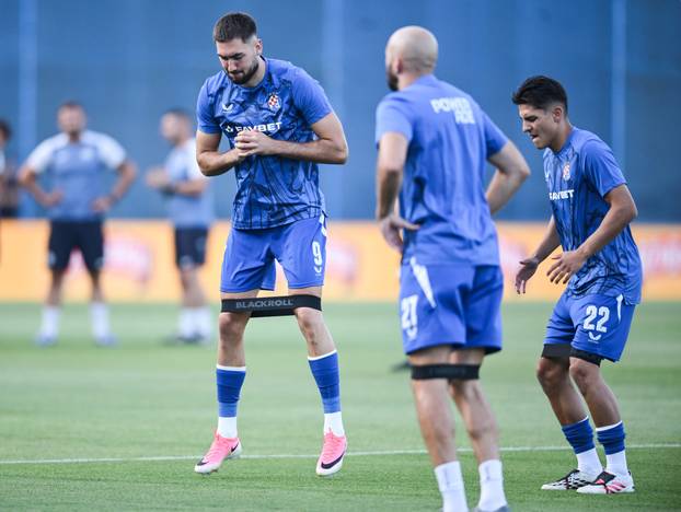 Zagreb: Zagrijavanje igrača Dinama pred utakmicu 1. kola SuperSport HNL GNK Dinamo - NK Slaven Belupo
