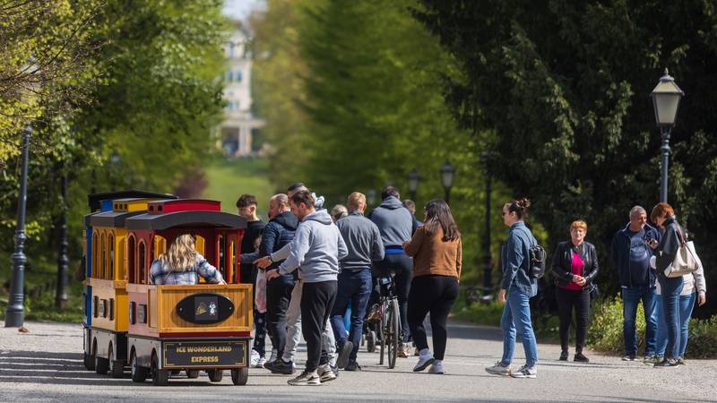 FOTO Proljetna idila u Parku Maksimir: Sunčana nedjelja izmamila građane na otvoreno