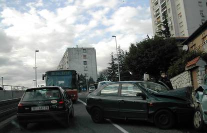 Rijeka: Zbog sudara auta nastao prometni zastoj