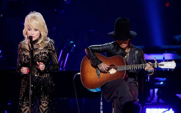 FILE PHOTO: Dolly Parton performs with Linda Perry during a gala event honoring Dolly Parton as the MusiCares person of the year in Los Angeles