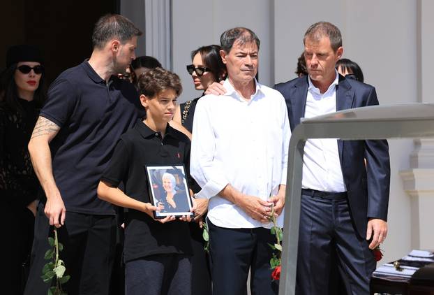 Zagreb: Posljednji ispraćaj Luce Mamić, majke Stojana, Zdravka i Zorana Mamića