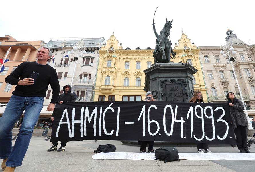 Zagreb: Mirno protestno stajanje u znak sjećanja na žrtve Ahmića