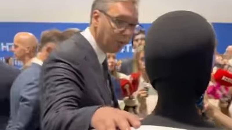 Vučić o prvom humanoidnom robotu napravljenom u Srbiji: 'Koriste vrlo ozbiljno oružje'