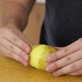 Ogulite krumpir za čas: Kora će s ovim trikom samo skliznuti