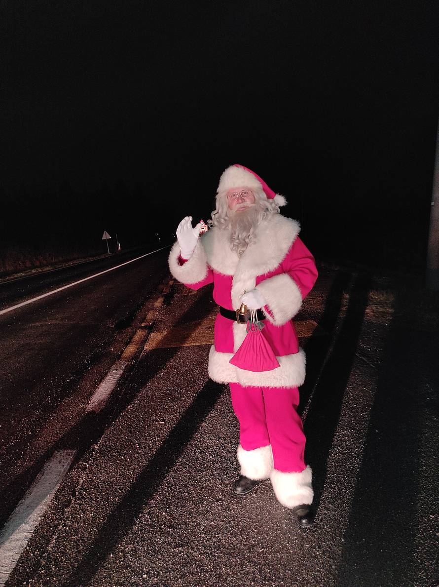 Ho, ho, ho... Dečki, možemo li ja i moje sanjke bez propusnice?