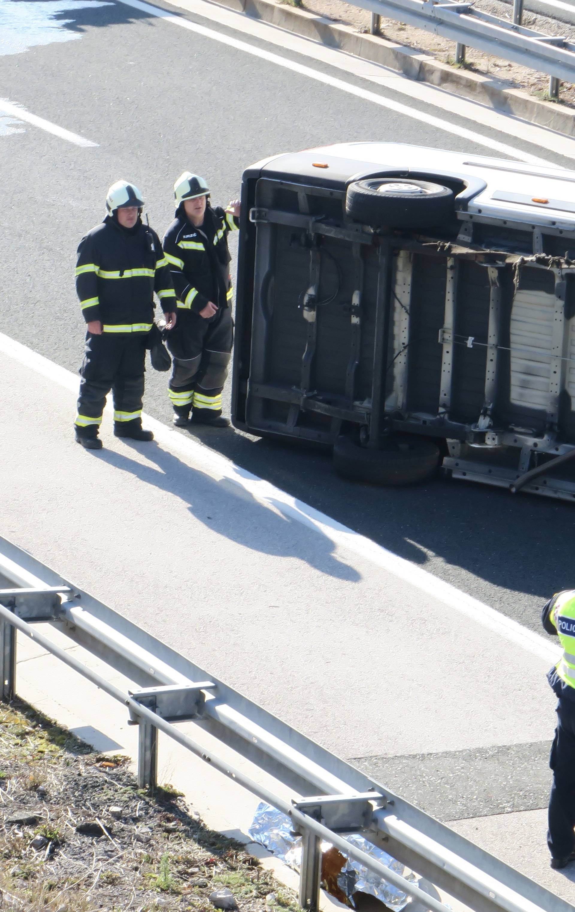 Nesreća na autocesti kod čvora Zagvozd: Ozlijeđeno dvoje ljudi