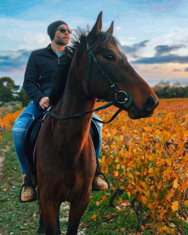 FOTO Na ovog Slavonca žene okidaju, a on pod svaku cijenu krije koga ljubi zadnjih godina