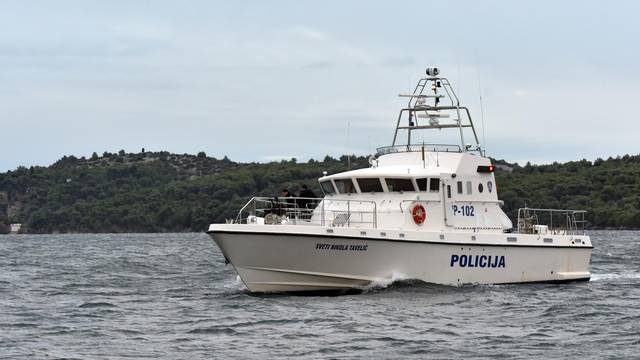 Šibenik: Pomorska policija unatoč lošem vremenu plovi morem