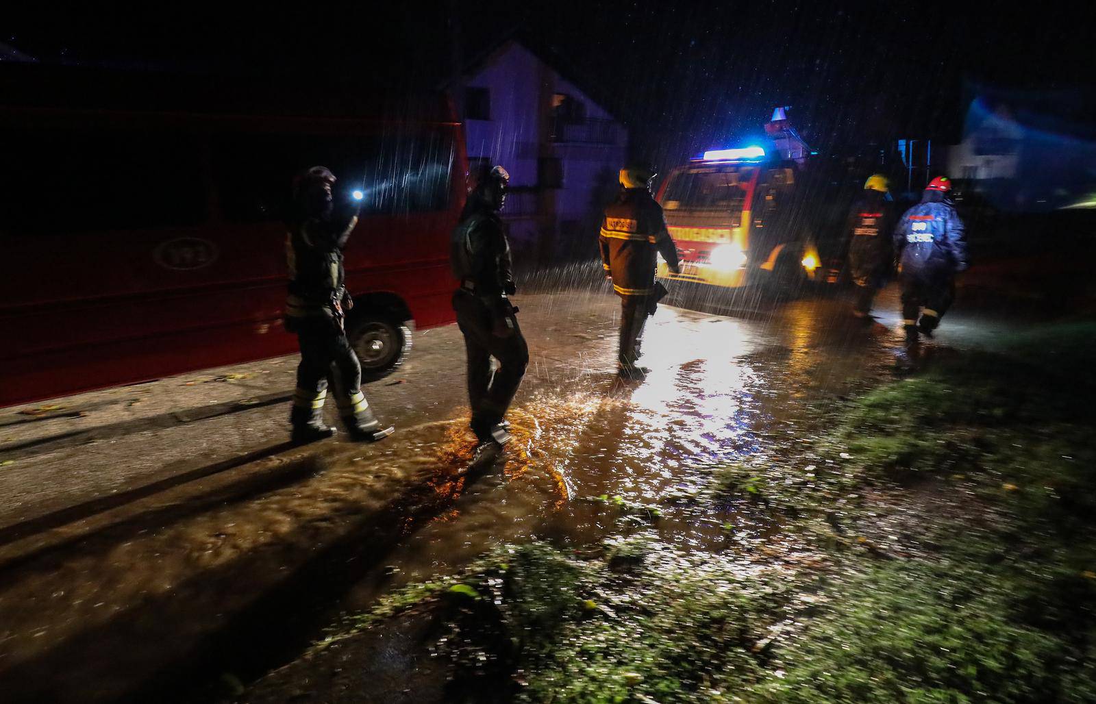 Čazma: Vatrogasci obilaze grad i procjenjuju štetu na strujnim vodovima