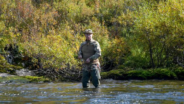 Putin odmara i lovi ribu u Sibiru