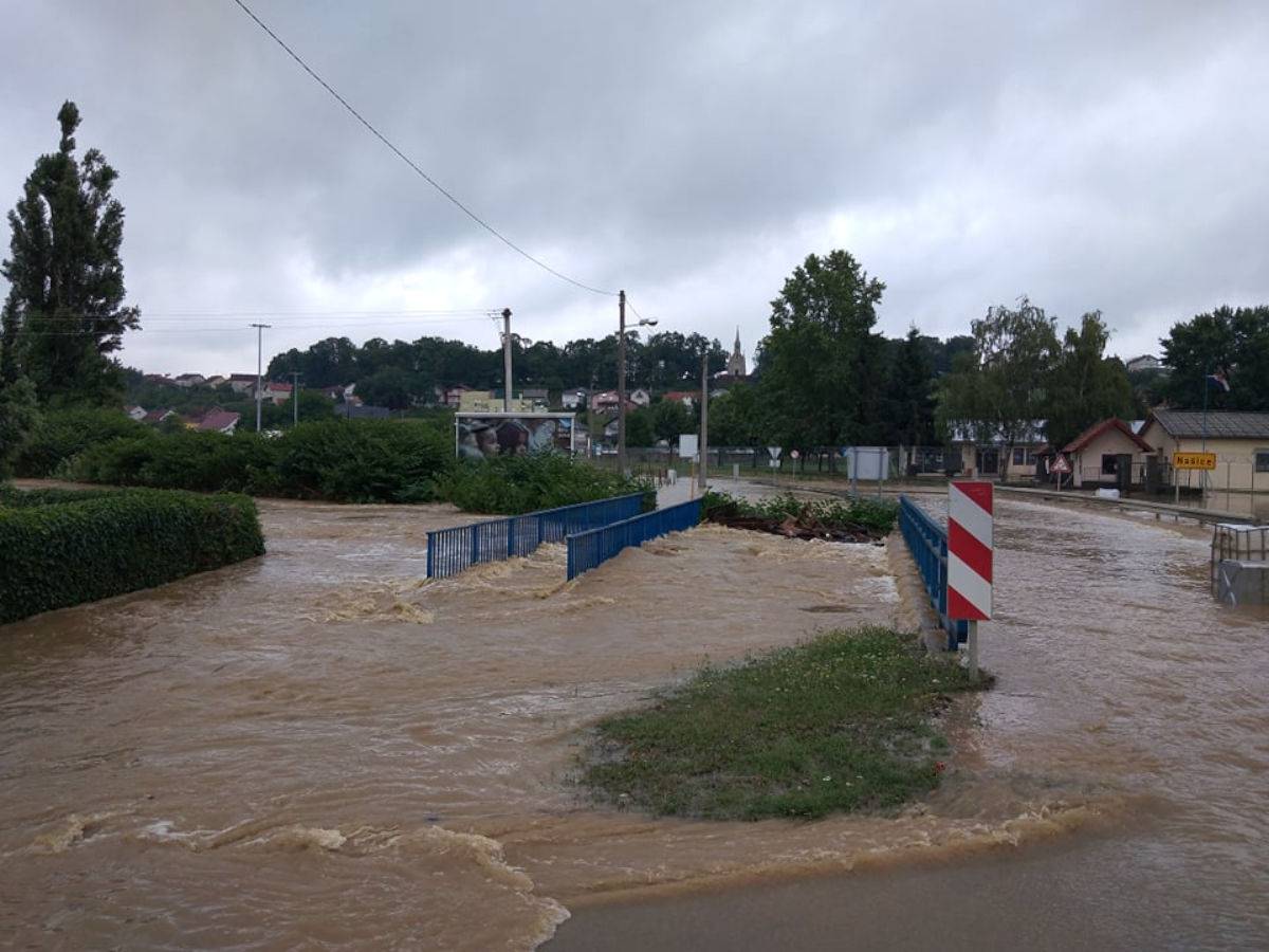 Potop na području Našica, sela i polja pod vodom: 'Starica je dva dana bila zarobljena u kući'