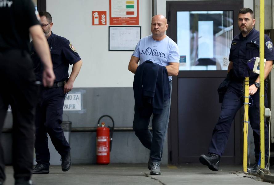 Zagreb: U prostorije USKOK-a doveden i uhićeni policajac