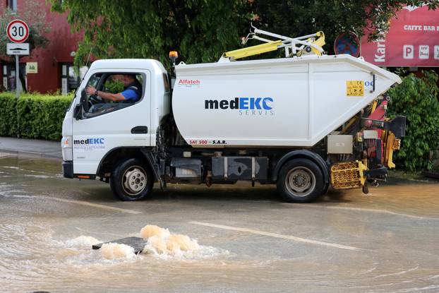 Potopljene ulice Medulina nakon jakog nevremena