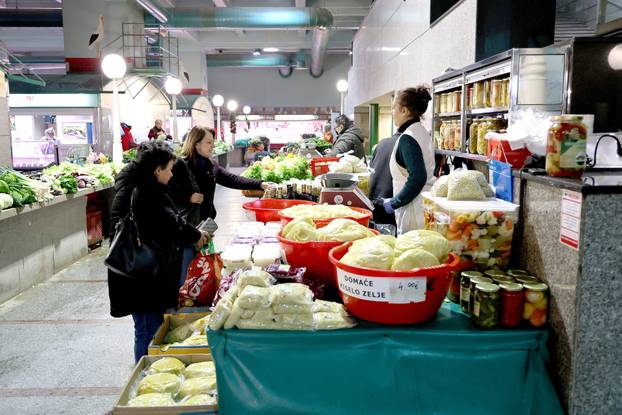 Zagreb: Unutarnji dio tržnice Dolac ponovno radi
