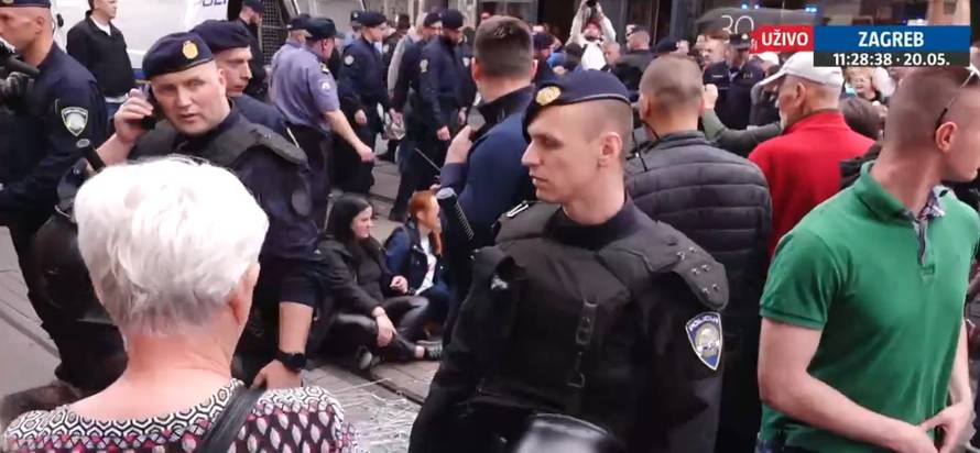 Hod za život završio je na Ribnjaku nakon blokade žena