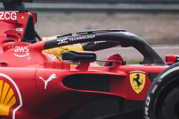 Prvi krug novog voza?a Ferrarija Lewisa Hamiltona tijekom dana testne vožnje u Fioranu