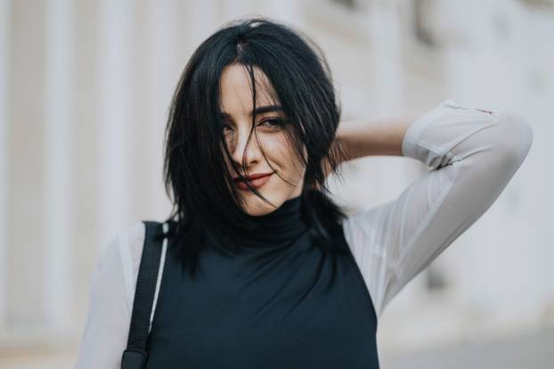 FOTO 30 kratkih frizura za gustu kosu koje ćete lako stilizirati