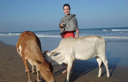 Voditeljicu Jasminu Kos u Indiji 'napale’ svete krave